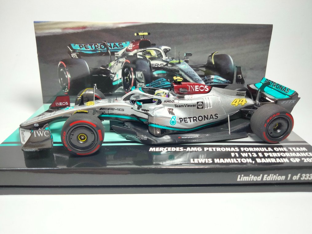 Minichamps 1:43 - Modelracerbil - Mercedes-AMG F1 W13 E Performance #44 - Lewis Hamilton (2022) - Begrænset udgave: 1 af 333 stk. #2.1