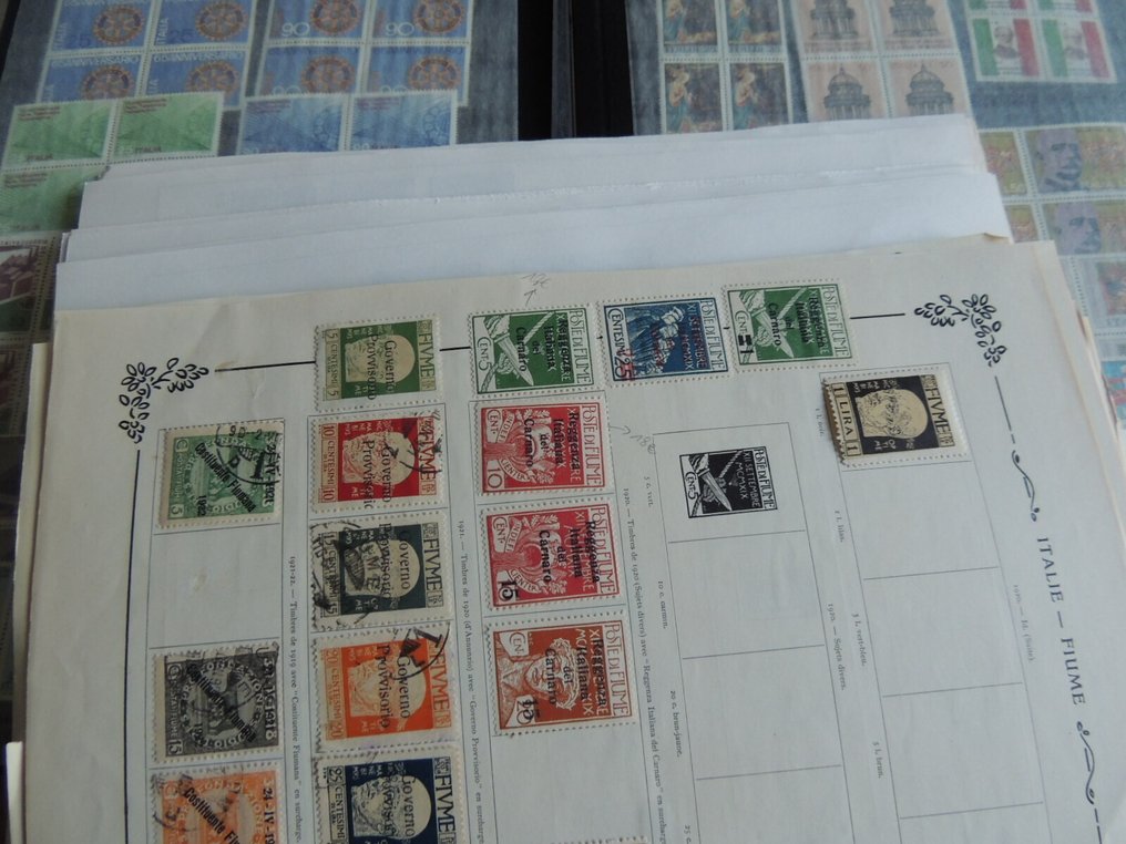 意大利  - 意大利一批邮票和各种文件，装在一个盒子里。 #1.0