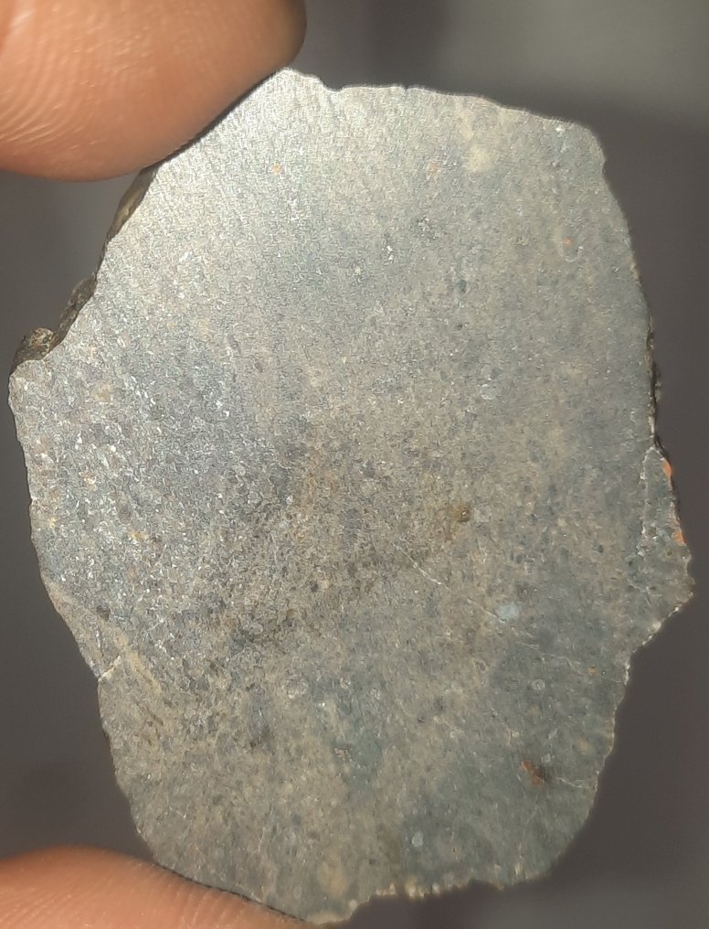 Eucrite Kénadsa 002 - meteorit HED achondrit (Eucrite, kumulátum) - Magasság: 40 cm - Szélesség: 31 cm - 9.6 g - (1) #1.0