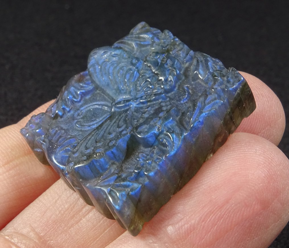 First Quality Labradorite -- Engraved Stone - Height: 3 cm - Width: 3 cm- 16 g #2.1