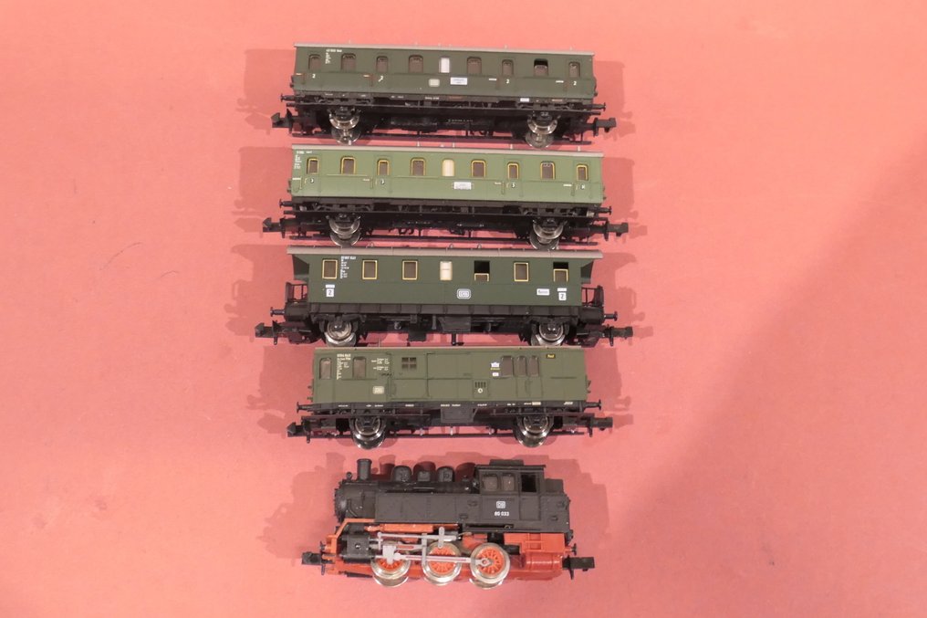 Arnold, Minitrix, Fleischmann N - 0225, 8070K, 8062, 51 3059 00, 13754 - Modelltog lokomotiv (5) - Autentisk lokalbanetog for passasjerer med damplok BR 80. - DB #1.0