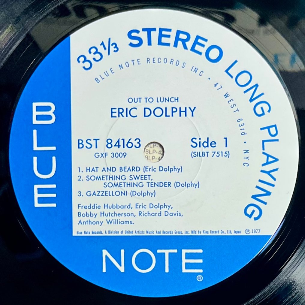 Eric Dolphy - Multiple artists - Out To Lunch - A jewel of avant-garde jazz - Blue note in Mint condition - LP Album (stand-alone item) - Japanese pressing, Reissue, Stereo - 1977 #3.2