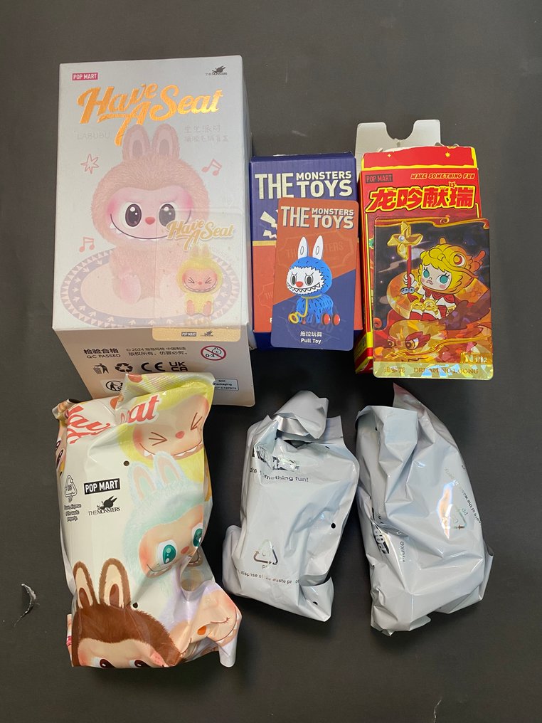 Pop Mart - Giocattolo LABUBU THE MONSTERS HAVE A SEAT -SISI甜絲絲 /LABUBU The Monsters toys/LOONG PRESENTS THE TREASURE - 2020+ - Cina #1.0
