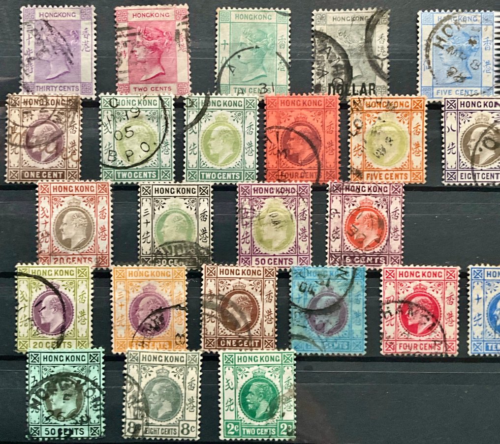 Commonwealth britannico 1884/1963 - Parti in 3 schede filateliche con francobolli di Hong Kong, con King Edward, George e… Kw circa 930 - Michel #2.1