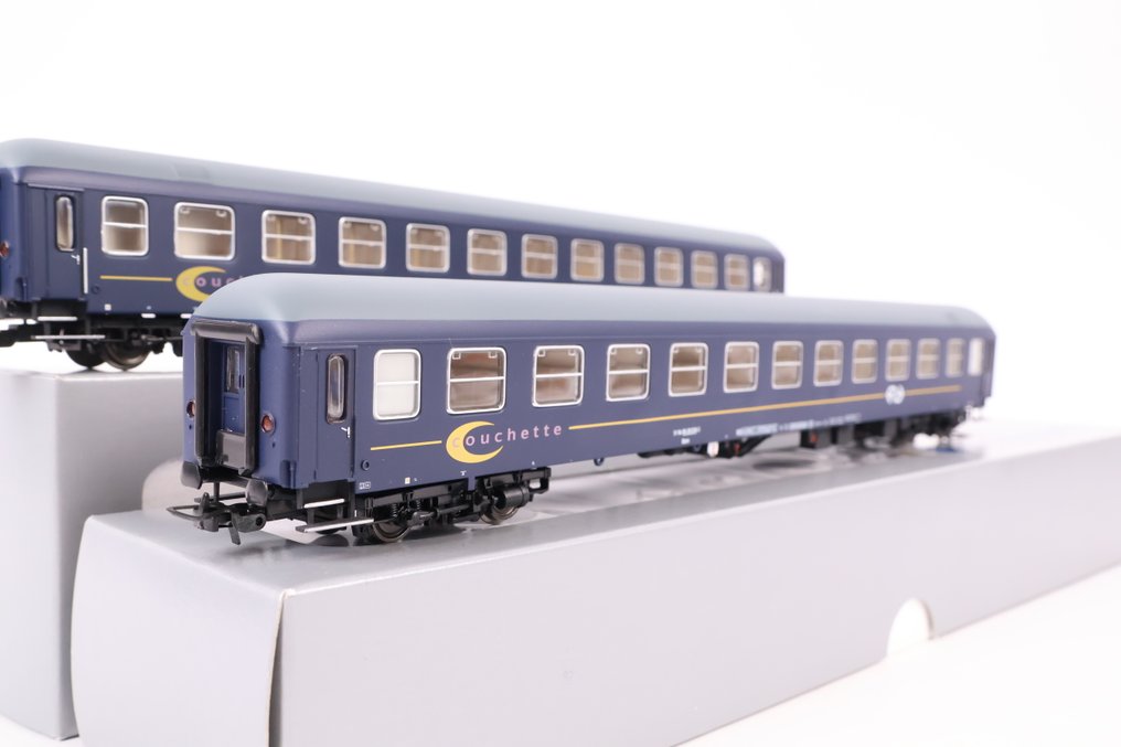 LS Models H0 - 12097 - Modeltog passagervogn sæt (1) - Sæt af to couchette ligrijuiger type Bcm. - NS #4.3