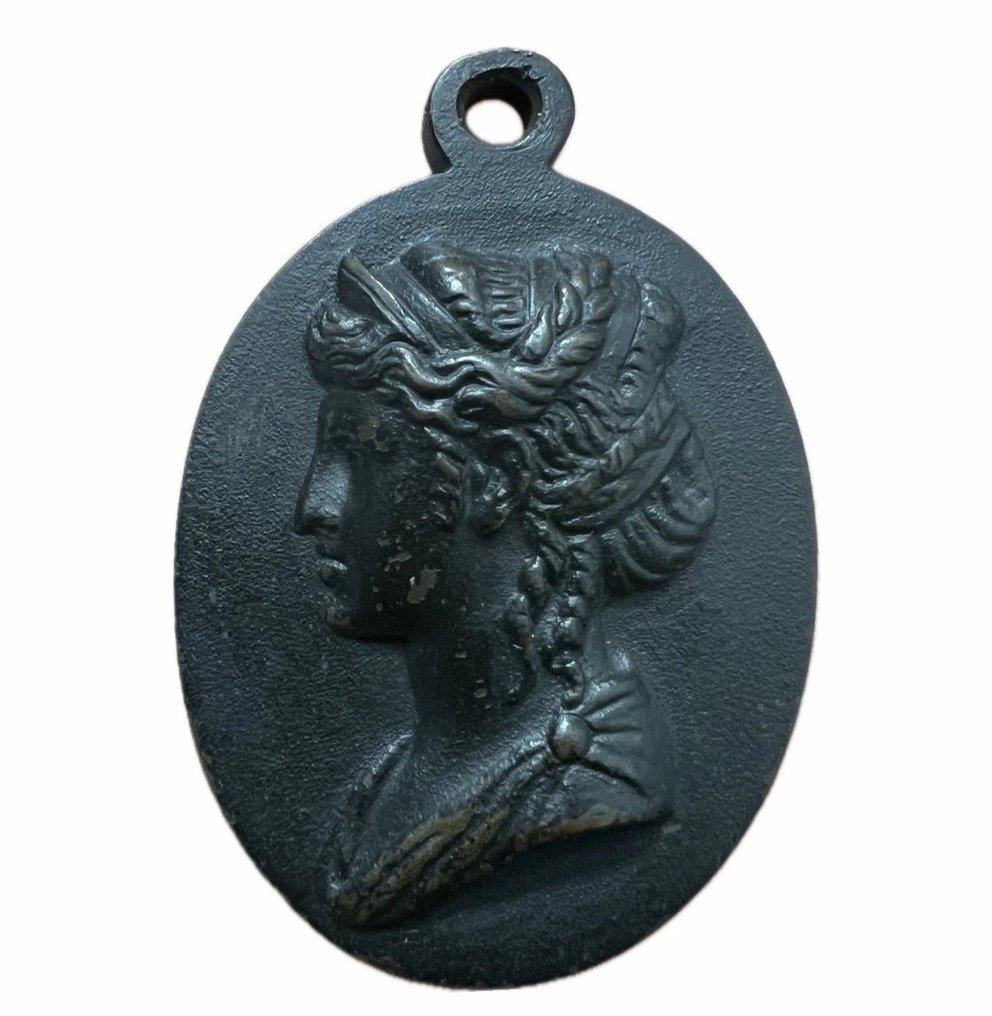 Storbritannia. Medal 19th C. Grand Tour Bronze Oval Plaque – Classical Female Bust – 62×42 mm #1.0