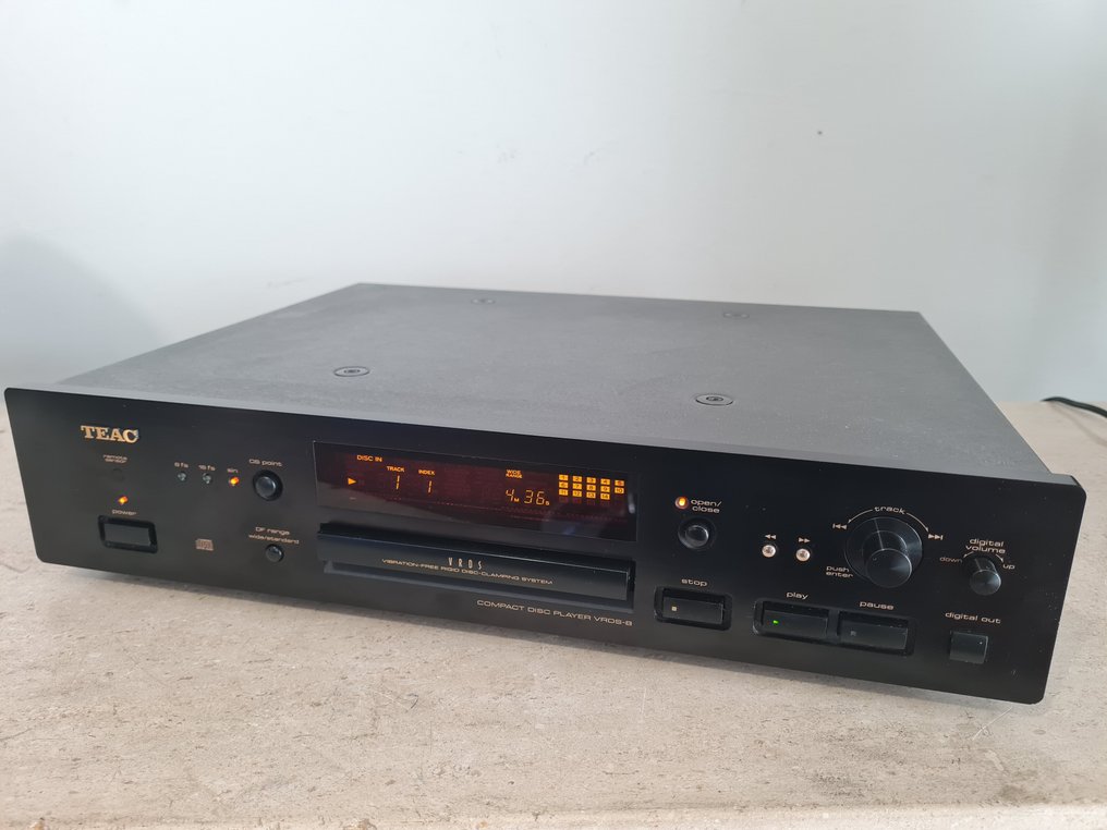 TEAC - VRDS-8 CD player #1.0