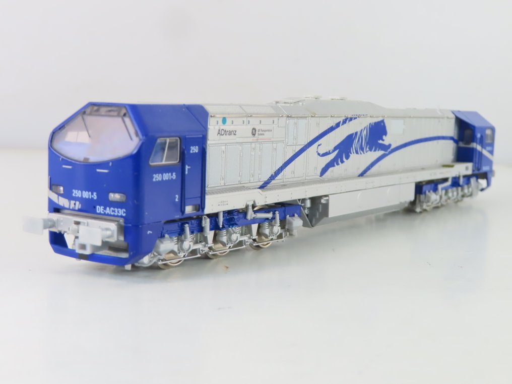 Mehano H0 - T166 29530 - Locomotiva diesel-idraulica (1) - DE-AC33C "Blue Tiger" (BR 250) - ADtranz/GETS #1.0