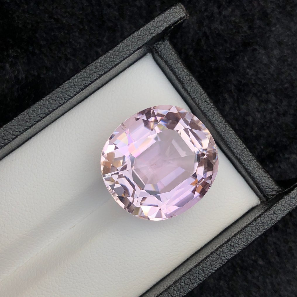 没有保留价 - 1 pcs  粉色, 紫罗兰色 锂辉石  - 33.08 ct - 国际宝石研究院（IGI） #3.2