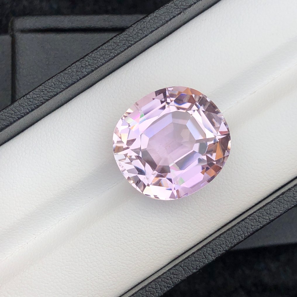 没有保留价 - 1 pcs  粉色, 紫罗兰色 锂辉石  - 33.08 ct - 国际宝石研究院（IGI） #4.3