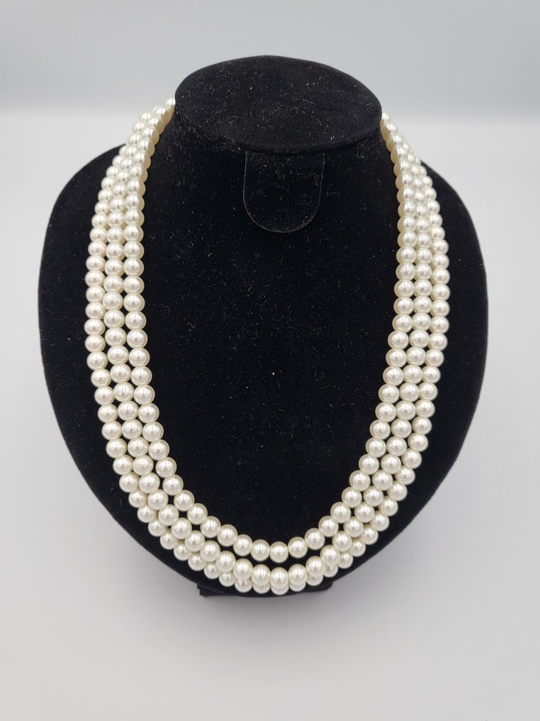 Franklin Mint - Vintage Franklin Mint necklace with three rows of faux pearls – Signed jewelry clasp – Elegance - String of beads #1.0