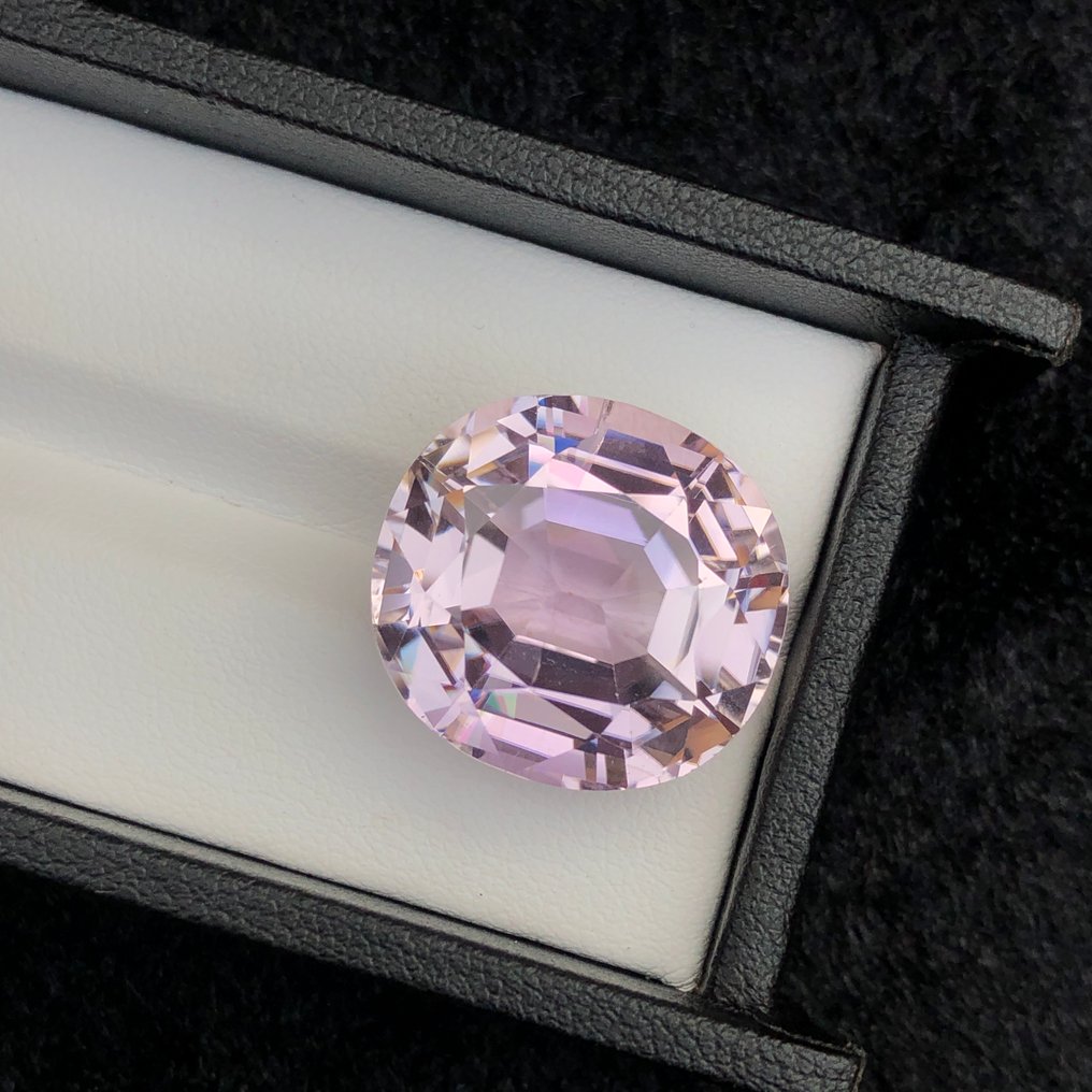 没有保留价 - 1 pcs  粉色, 紫罗兰色 锂辉石  - 33.08 ct - 国际宝石研究院（IGI） #1.0