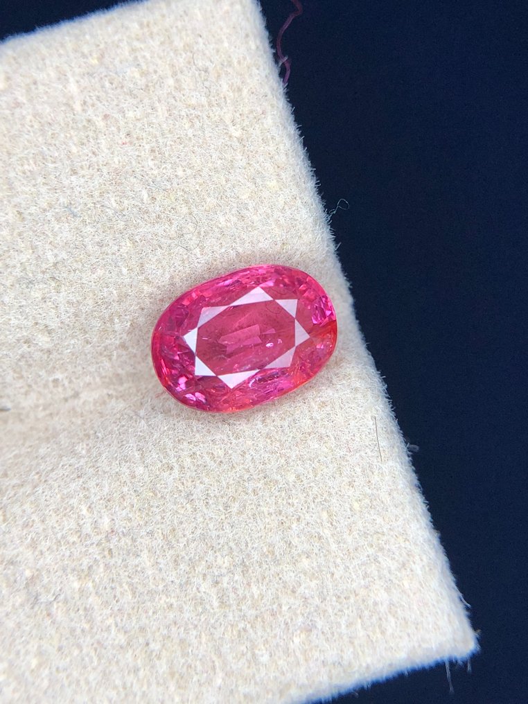 1 pcs  Ροζ, Πορτοκαλί Ζαφείρι  - 2.30 ct - Διεθνής Ένωση Έγχρωμων Πολύτιμων Λίθων (ICA GemLab) #1.0