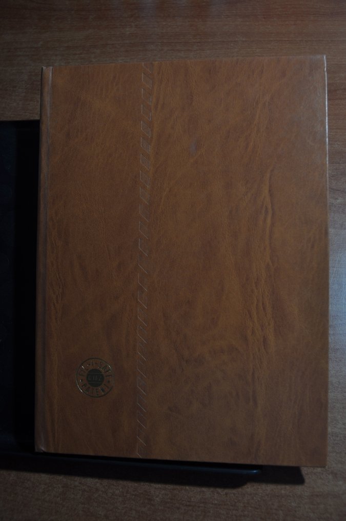 配饰  - 7 本空白库存簿，带黑色页面，状态整洁。 #1.0