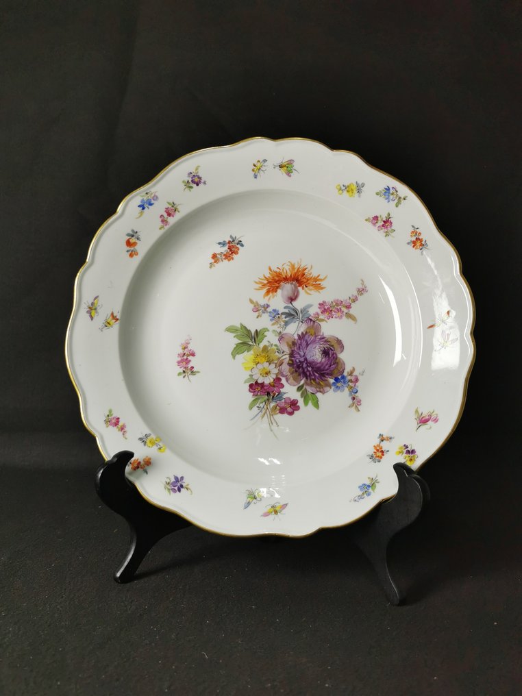 Meissen - Fiori e insetti - Piatto rotondo D. 30cm - 1.Wahl - Serving dish - Porcelain #1.0