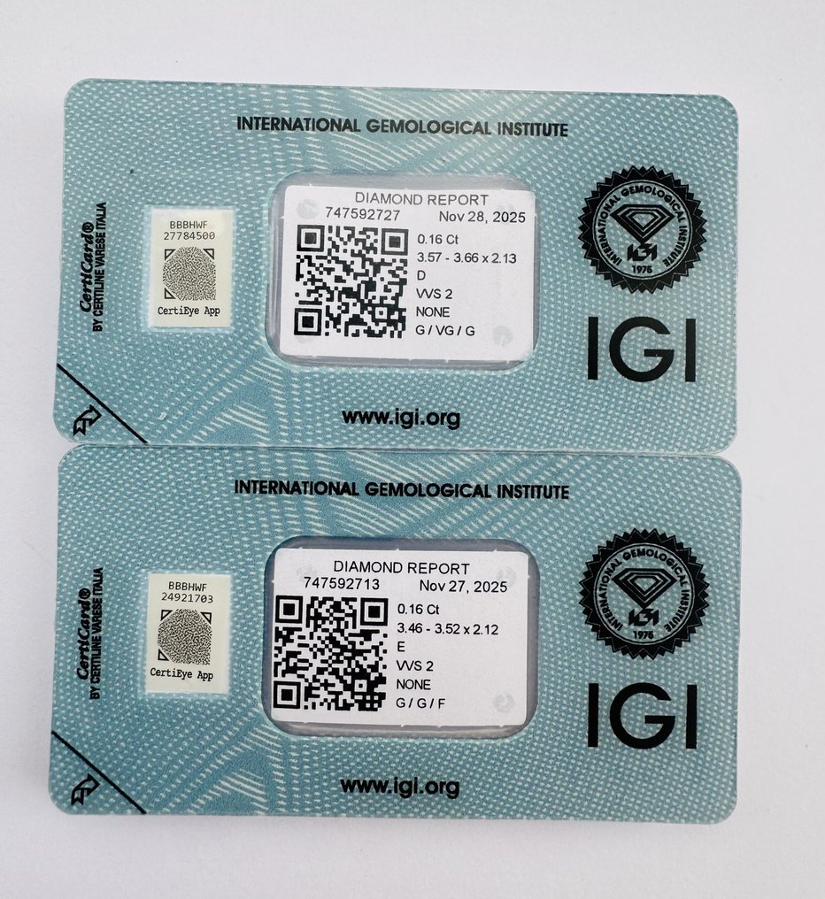 Ingen reservasjonspris - 2 pcs Diamant  (Naturlig)  - 0.32 ct - Rund - E, D (fargeløs) - VVS2 - Det internasjonale gemologiske institutt (IGI) - *Pair* #1.0