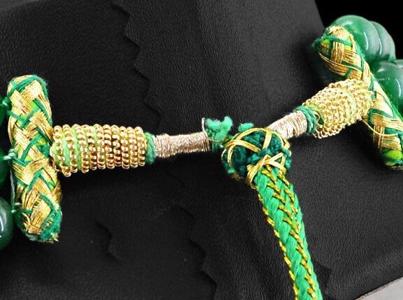 Echt mooie ketting met handgemaakte smaragdgroene ronde vlakke kralen - 846 karaat. Sieraden- 169.2 g - (1) #2.1