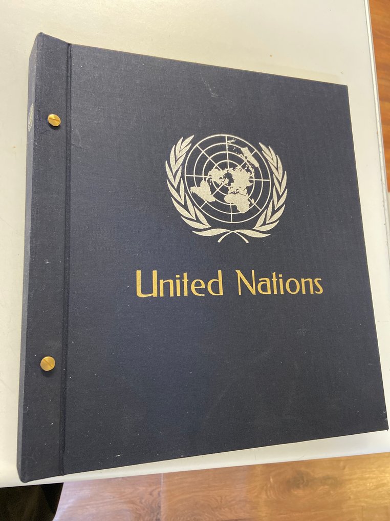 世界 1970/2000 - 联合国Davo邮票集，里面装满了几枚邮票。 #1.0