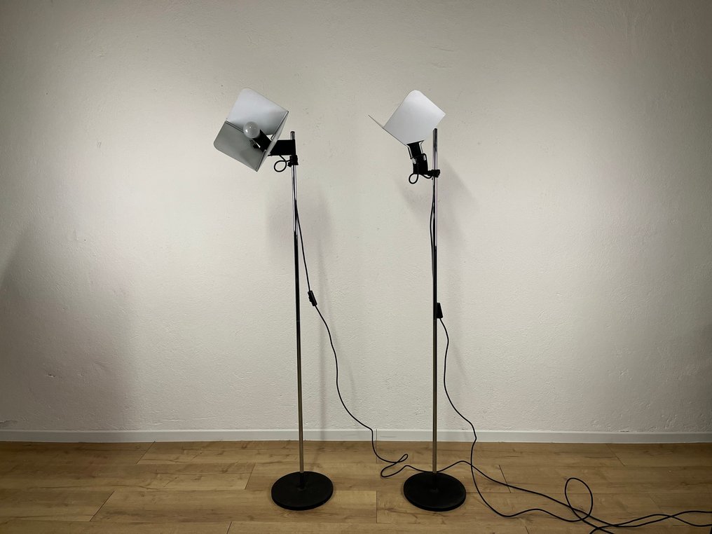 Stilnovo - Joe Colombo - Lamp (2) - Triedro - Metaal, Chroom, Staal #1.0