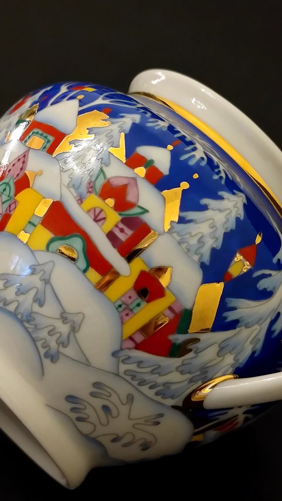 Lomonosov Imperial Porcelain Factory - Pattern: Winter Fairy Tale Pattern designer: A.Vorobievskiy Shape: Spring Shape designer: - Sugar bowl - Hand-painted | 22K gold - hard-paste porcelain. #2.1