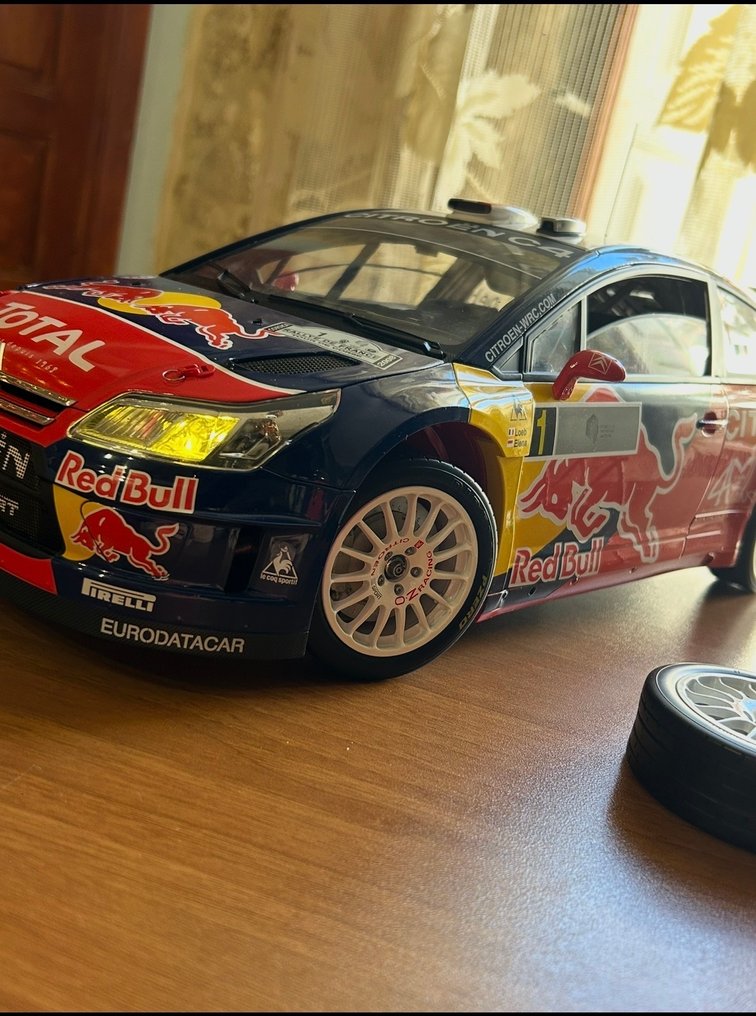 Citroën 1:8 - Model sports car - Citroën C4 WRC Red Bull #1.0