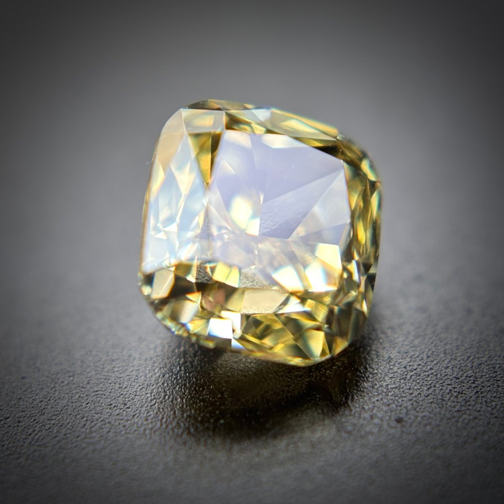 1 pcs Diamond (Natural coloured) - 0.58 ct - Cushion - Fancy intense Greenish, Brownish Yellow - VS1 - Antwerp Laboratory for Gemstone Testing (ALGT) #1.0