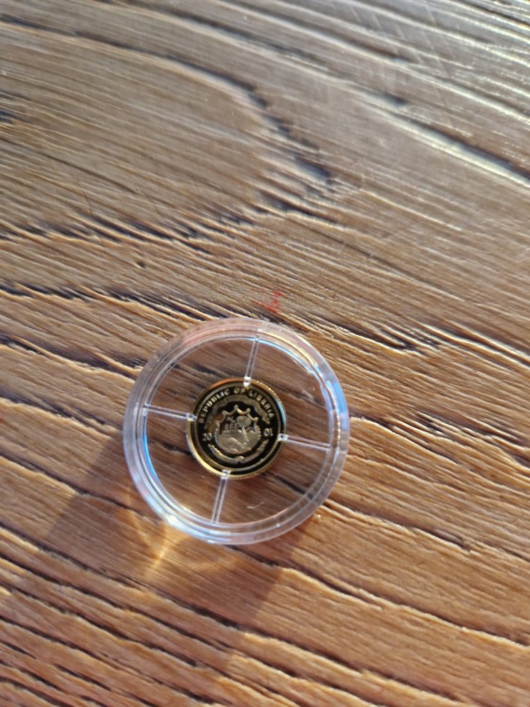 Liberia. 25 Dollars 2001 (No reserve price) #1.0