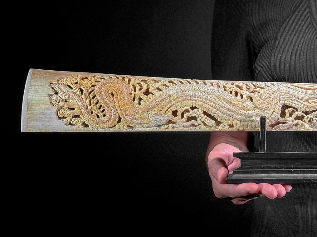 无底价 - 令人惊叹的大型雕刻剑鱼吻部 - 双龙图案 吻突 - Xiphias Gladius - 13 cm - 89 cm - 6 cm- 非《濒危物种公约》物种 #1.0