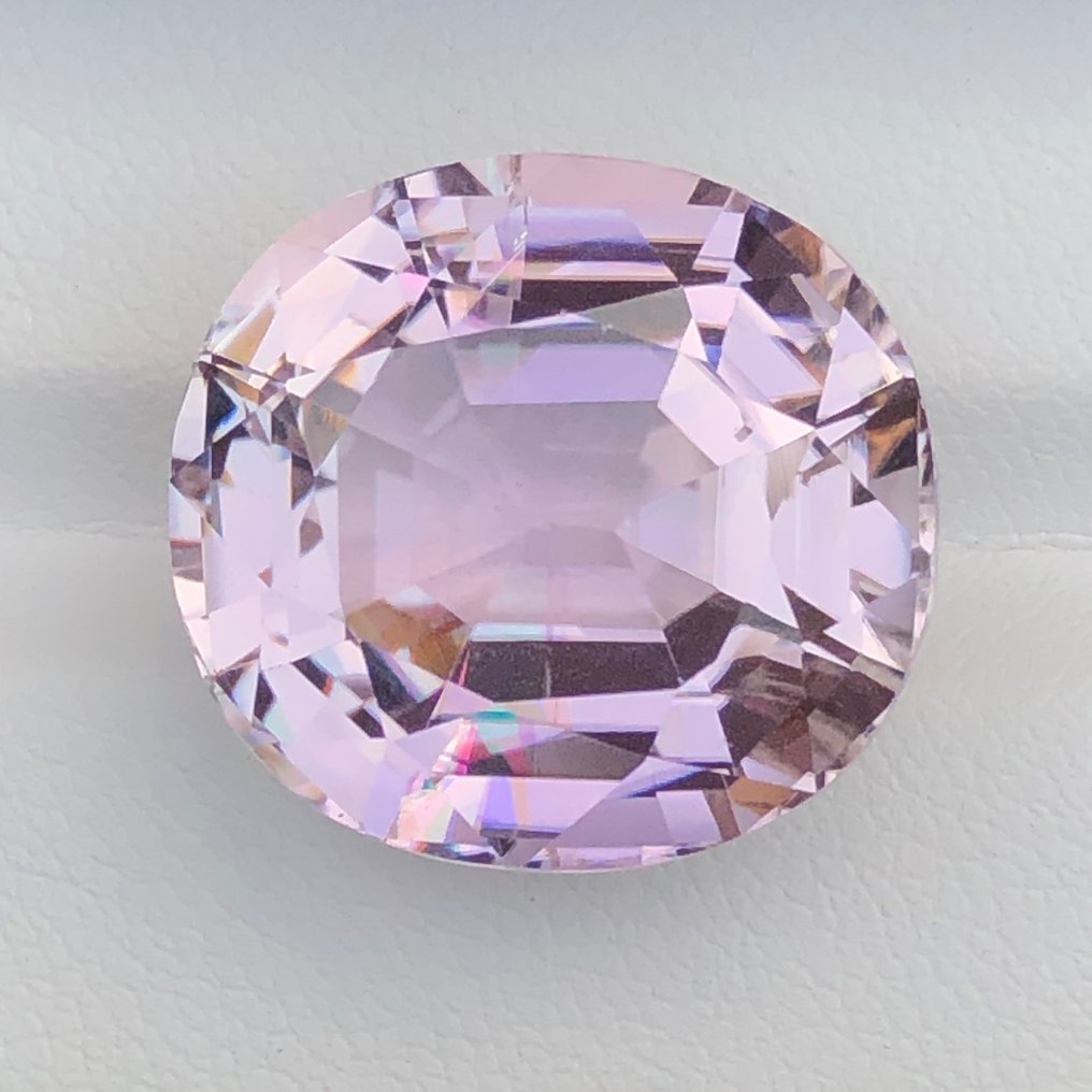 没有保留价 - 1 pcs  粉色, 紫罗兰色 锂辉石  - 33.08 ct - 国际宝石研究院（IGI） #1.0