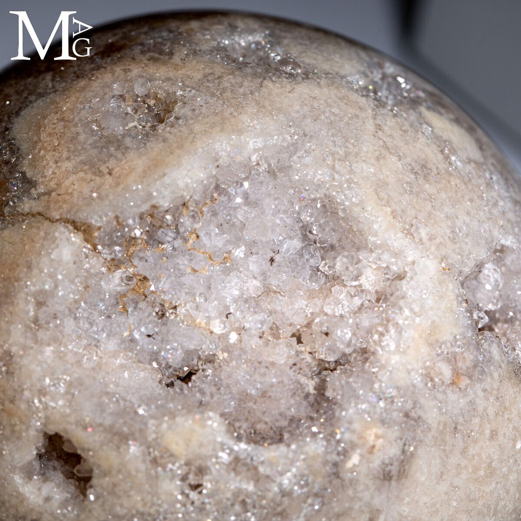 Botryoidal Galaxy Stone - Special Sphere Collection Sphere with botryoidal cavity – a natural structure rich in details - Height: 77.5 mm - Width: 77.5 mm- 555 g #3.2