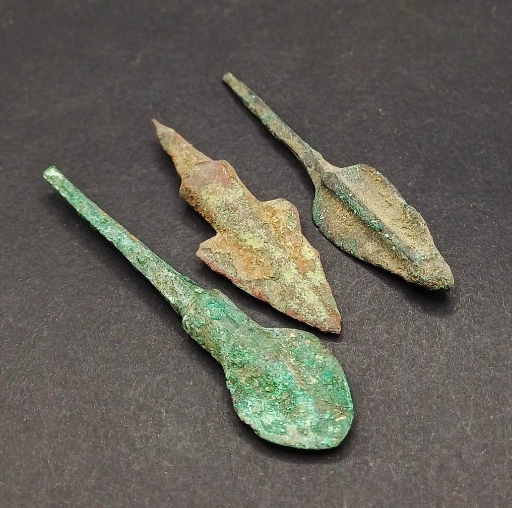 Bronze Age Bronze Assorted Arrowheads - 64 mm  (No reserve price) #1.0