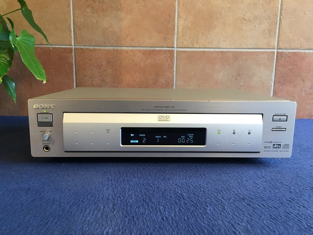 Sony - DVP-S7700 CD player #1.0