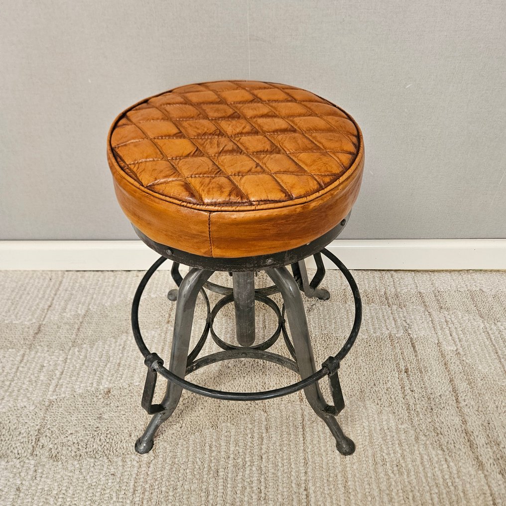 Stool - Leather, Iron #2.1
