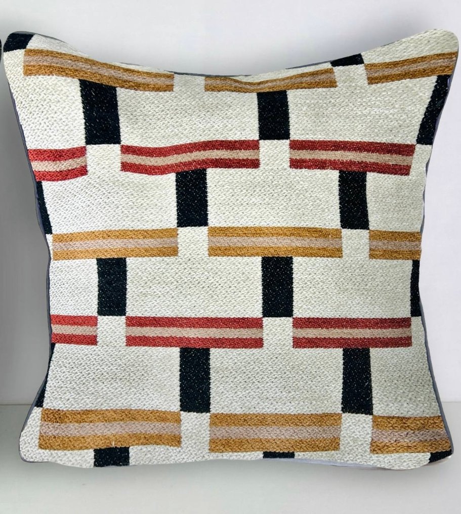 Métaphores Uusi yksi - Tyyny #1.0