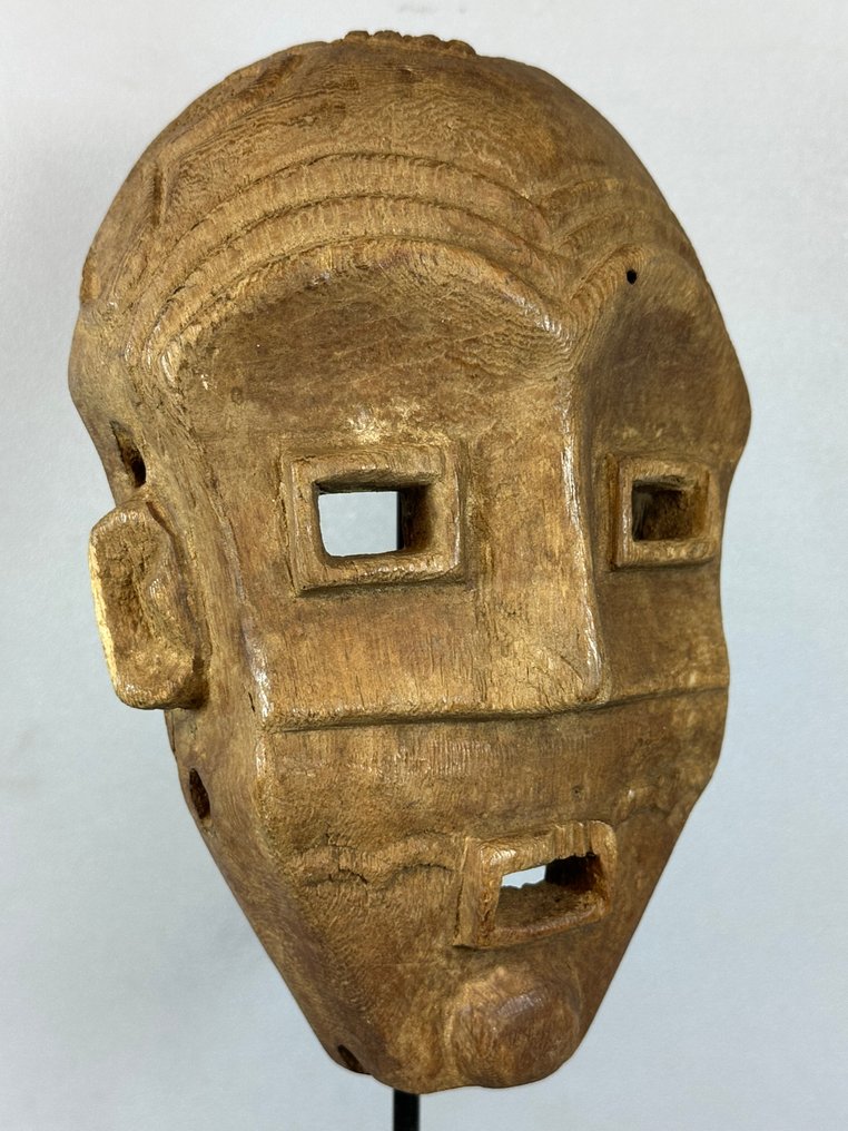 附有证书；安哥拉旧非洲姆布达面具。  (沒有保留價) #1.0