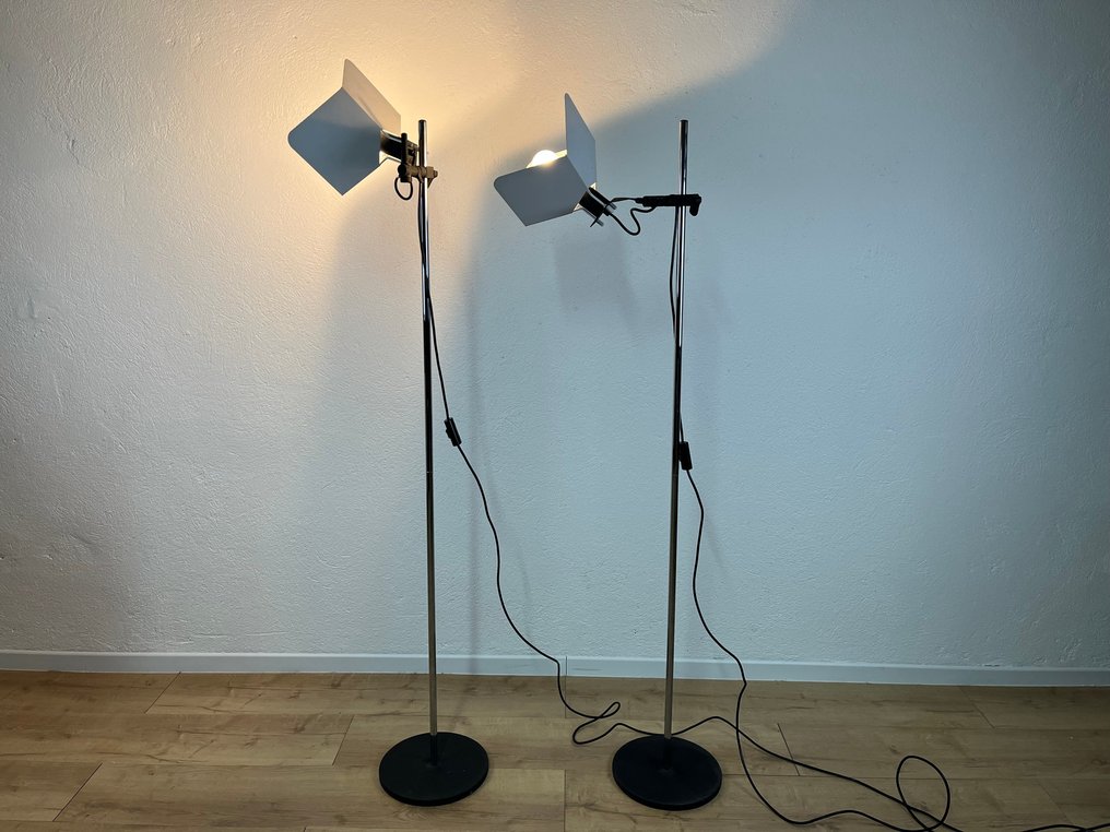 Stilnovo - Joe Colombo - Lamp (2) - Triedro - Metaal, Chroom, Staal #1.0