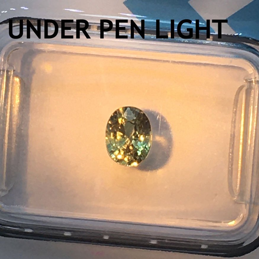 No reserve price - 1 pcs  Green Alexandrite  - 0.90 ct - International Gemological Institute (IGI) - COLOR CHANGE ALEXANDRITE #1.0