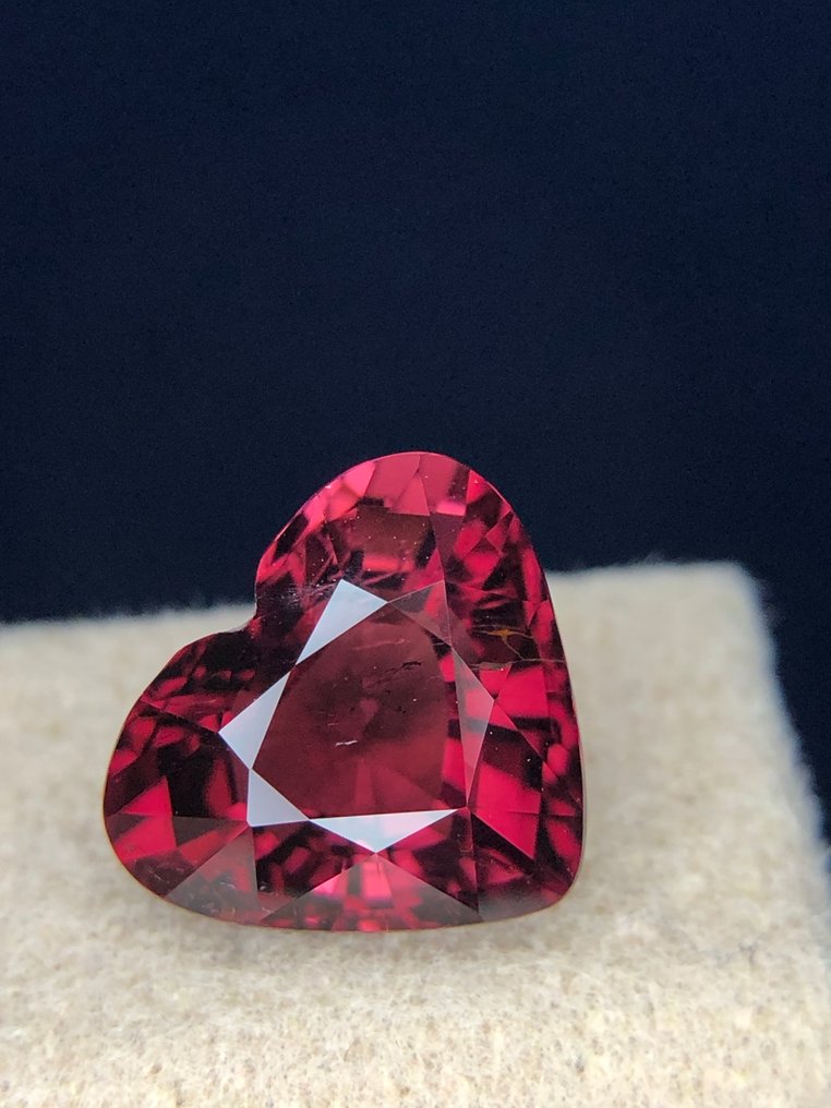 Ingen reservasjonspris - 1 pcs Rød Turmalin - 3.51 ct - Internasjonal forening for fargede edelstener (ICA GemLab) - Rubellite tourmaline #57 #1.0