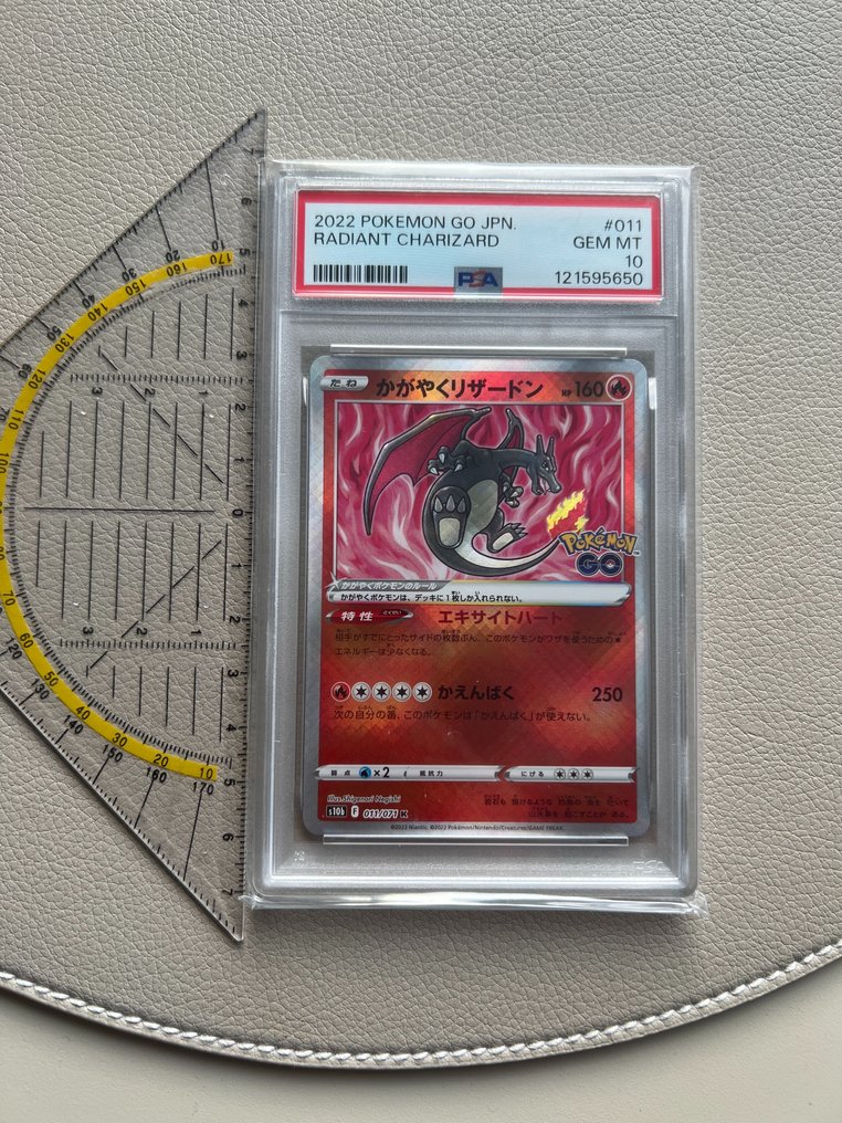 Pokémon - 1 Graded card - Charizard 011 Foil - PSA 10 #1.0