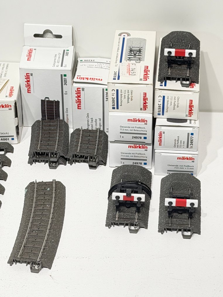 Märklin H0 - 24315,24071,24064,24107,24077,24115,24922,24955,24094,24001,24207,24215 - Model train tracks (50) - C-Rails spacers, bump blocks #3.2