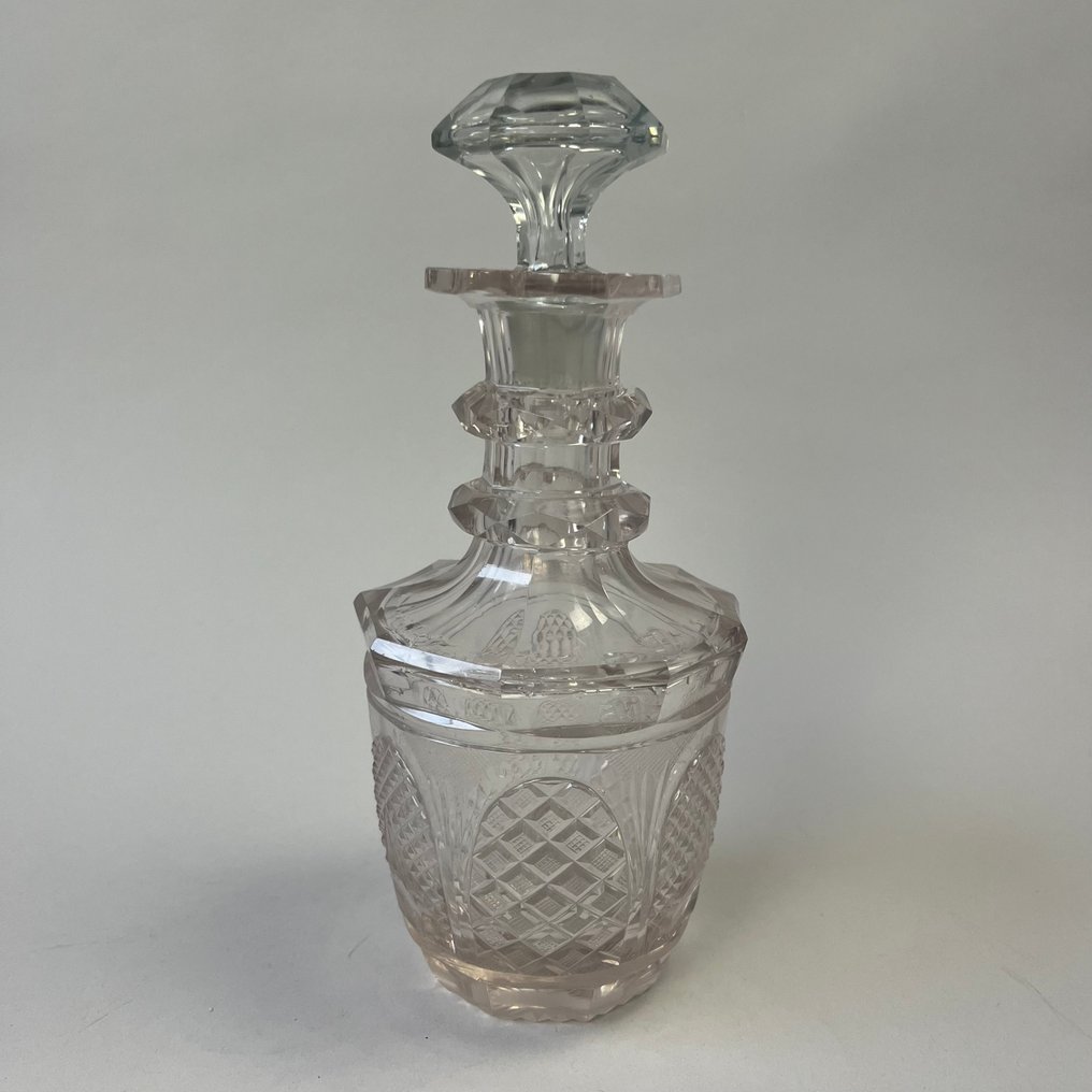 Decanter - Elegant crystal decanter - Octogoon – potential Baccarat – 19th century - Crystal #1.0