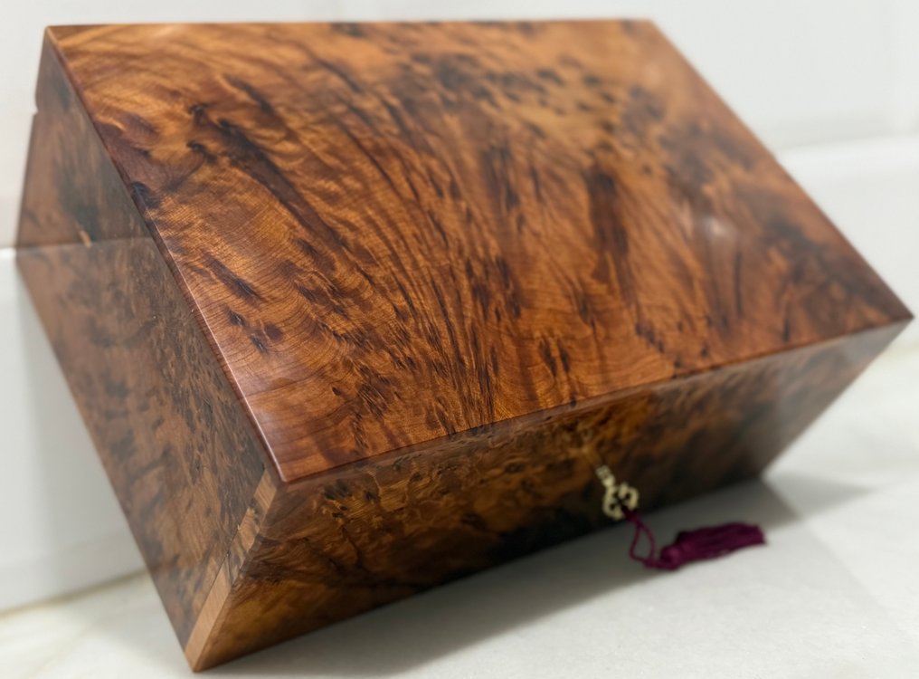 棺材 - 西阿拉黄檀木, 金钟柏, 缎木 #3.2