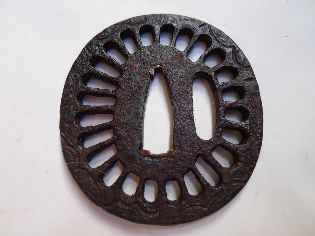 美丽的菊花纺锤形镂空刀护 - 日本 - 江戶時代（1600-1868） #1.0