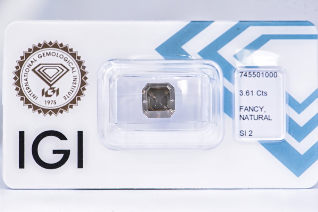 No reserve price - 1 pcs Diamond  (Natural coloured)  - 3.61 ct - Emerald - Fancy Greenish, Brownish Yellow - SI2 - International Gemological Institute (IGI) - VG VG #1.0