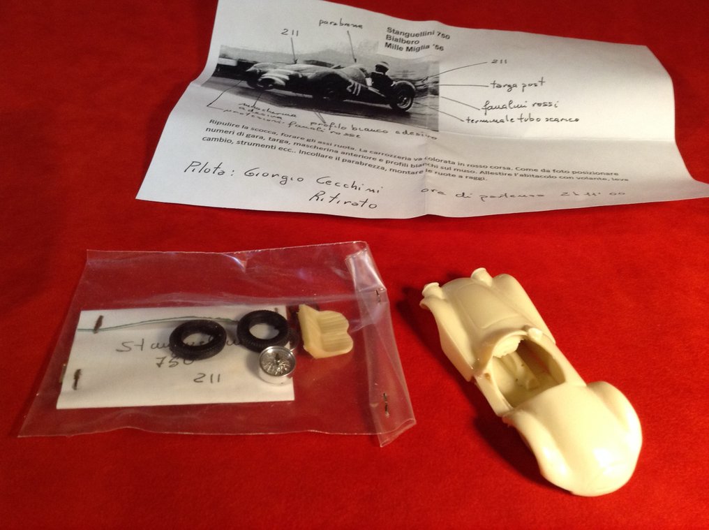 Lilliput - made in Italy 1:43 - Modelracerbil - Stanguellini S750 Bialbero Barchetta Mille Miglia 1956 #211 Giorgio Cecchini - i kit-udgave - med den originale æske - meget sjældent i dag - begrænset produktion. #2.1