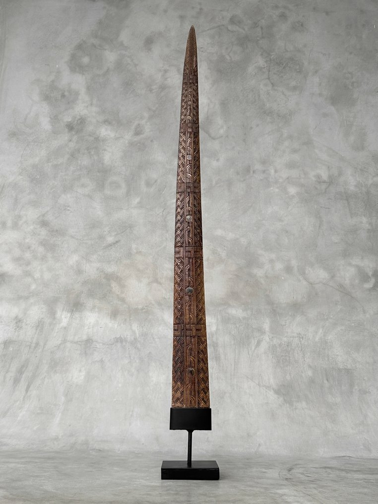 Χωρίς ελάχιστη τιμή - Εκθαμβωτικό χειροποίητο ρύγχος ξιφία - Μοτίβο Rauponga Ρύγχος σε βάση - Xiphias gladius - 94 cm - 10 cm - 10 cm- Είδη που δεν ανήκουν στο CITES #3.2