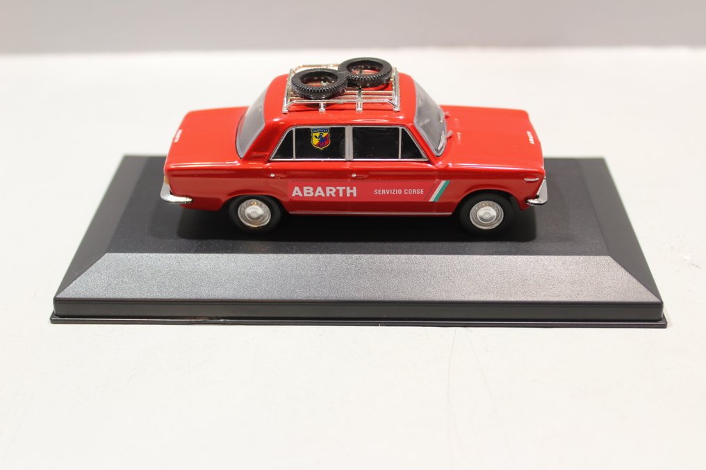 AM.71 1:43 - Modellbil - Fiat 125 P Service Abarth 1/43. - hantverksmodell #4.3