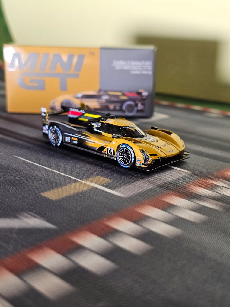 Mini GT, Hot Wheels, Maisto, Majorette, Matchbox 1:64 - Modell autó - Mini GT Cadillac - #01 V-Series.R LMDh 1:64 Gyűjtés #1.0