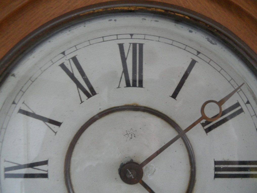 Koulun kello - - Pähkinä - 1930-1940 #1.0