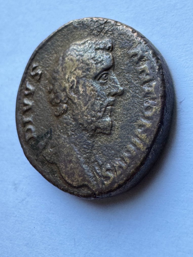 Ρωμαϊκή Αυτοκρατορία. Antoninus Pius (AD 138-161). Sestertius Roma, 161 d.C., bajo Marcos Aurelio y Lucio Vero - DIVVS PIO, columna #2.1